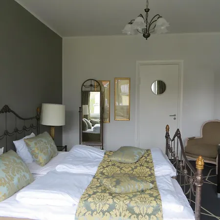 Dania Hotel 3*